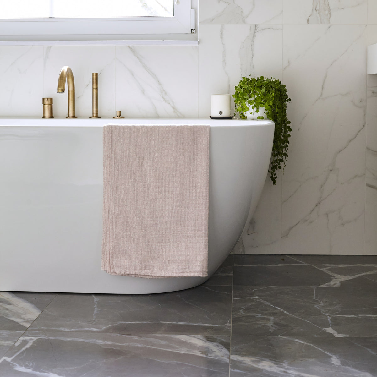 http://lusieslinen.com/cdn/shop/products/Pure-Linen-Towel-Pink-Natural-Flax-Fibre-Set-For-Sauna-Bathroom-Spa-By-Lusies-Linen-0129a-4_1200x1200.jpg?v=1605614006